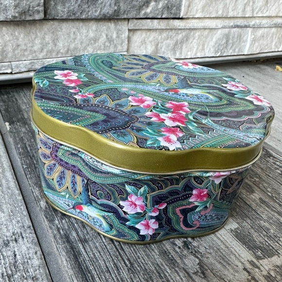 Vintage Hummingbird  Floral Cookies Biscuit Tin Box Collectible Metalware - Picture 5 of 9